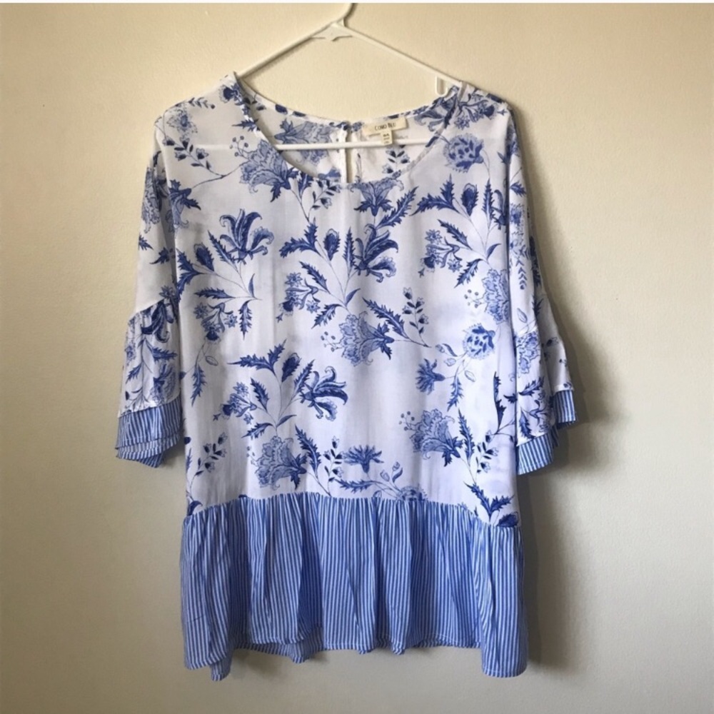 Blue flower print top Large